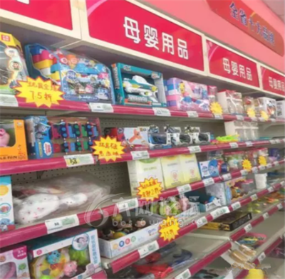 挂羊头卖狗肉 新安镇百信大药房变身百货商店，药品安全谁来保障？